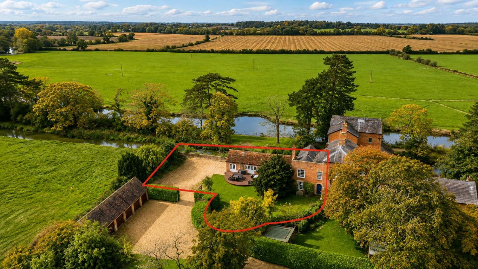 The Mill | Grade II House | Wi-Fi | Gated Parking in Wolverton Mill, Wolverton, Milton Keynes, UK - Property image 33 - VivreStays