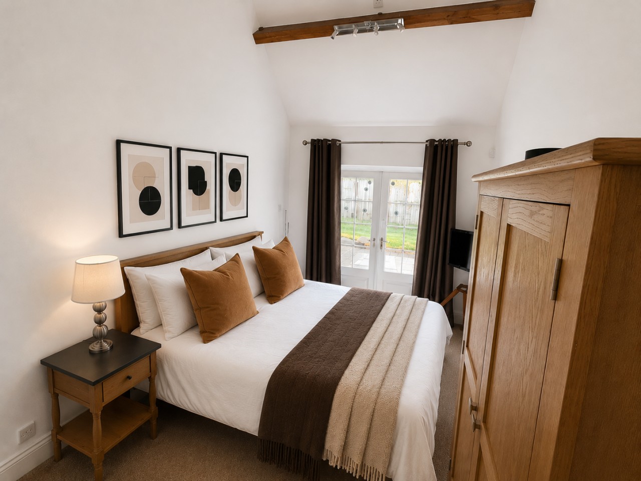 The Mill | Grade II House | Wi-Fi | Gated Parking in Wolverton Mill, Wolverton, Milton Keynes, UK - Property image 22 - VivreStays