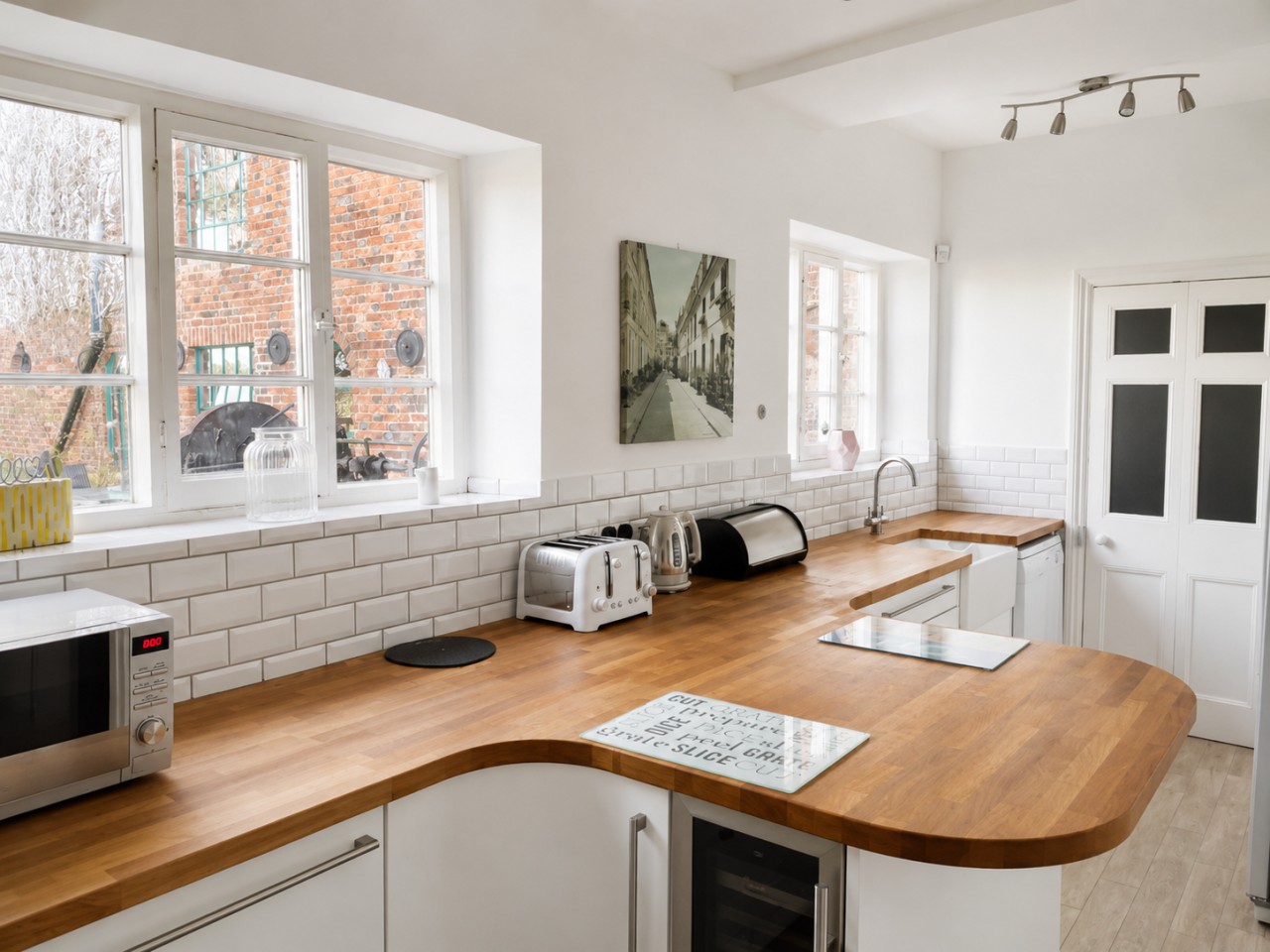The Mill | Grade II House | Wi-Fi | Gated Parking in Wolverton Mill, Wolverton, Milton Keynes, UK - Property image 9 - VivreStays