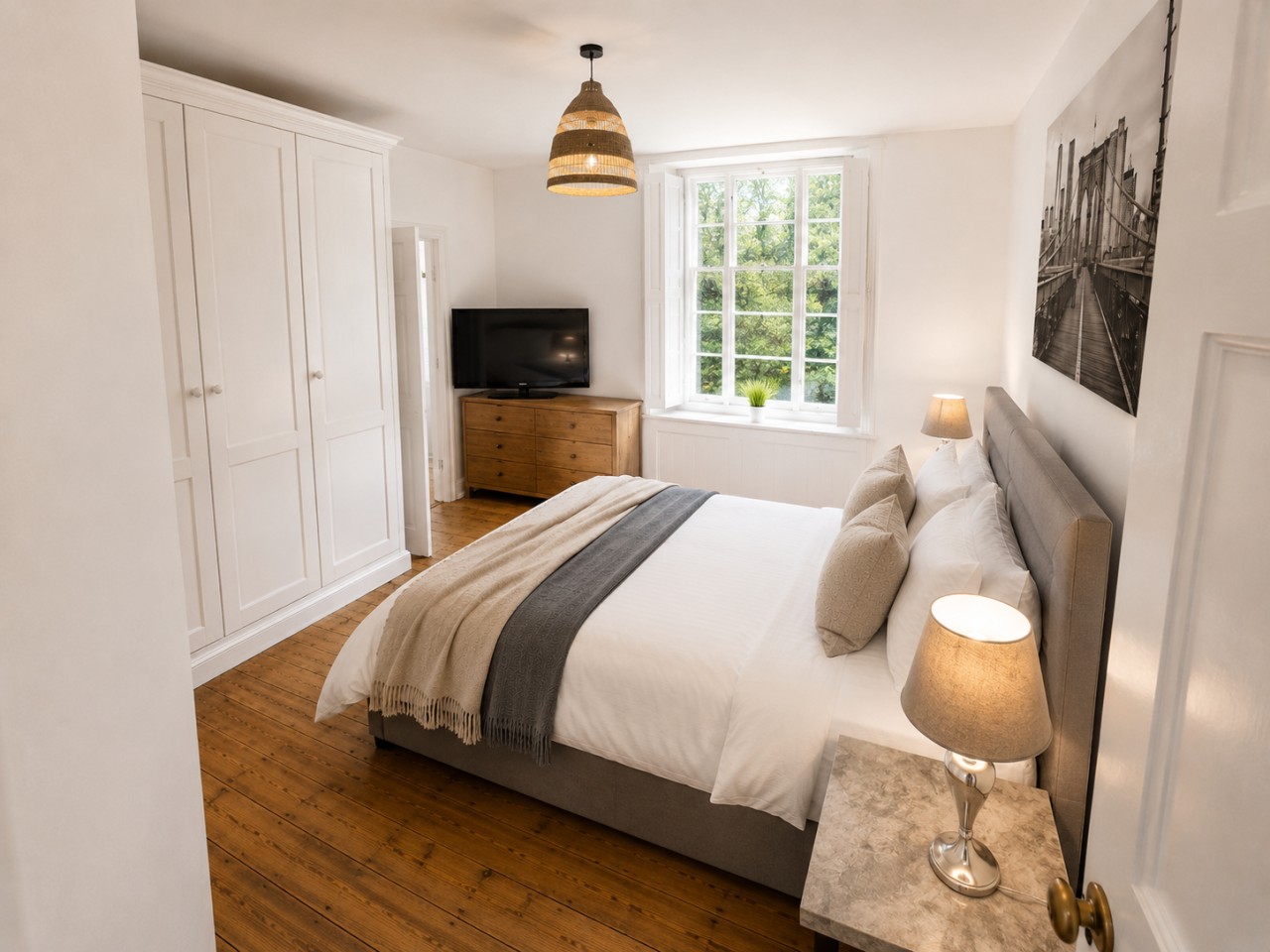 The Mill | Grade II House | Wi-Fi | Gated Parking in Wolverton Mill, Wolverton, Milton Keynes, UK - Property image 13 - VivreStays