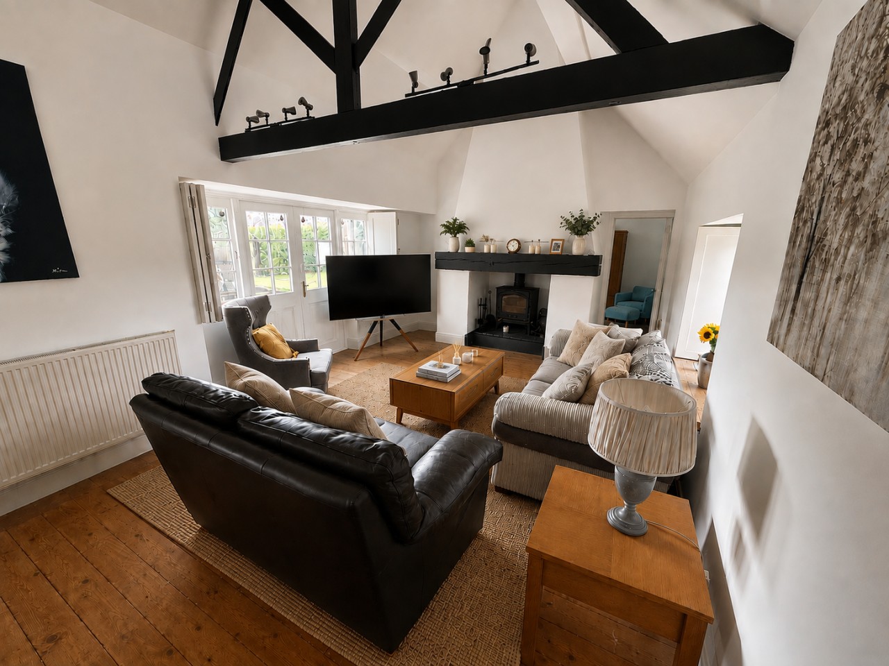 The Mill | Grade II House | Wi-Fi | Gated Parking in Wolverton Mill, Wolverton, Milton Keynes, UK - Property image 2 - VivreStays