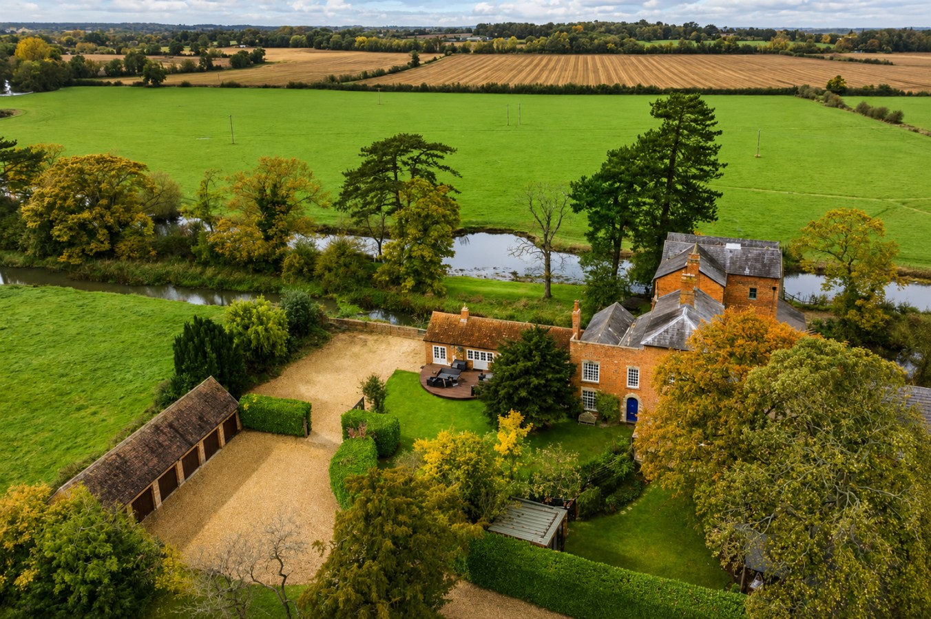 The Mill | Grade II House | Wi-Fi | Gated Parking in Wolverton Mill, Wolverton, Milton Keynes, UK - Property image 30 - VivreStays