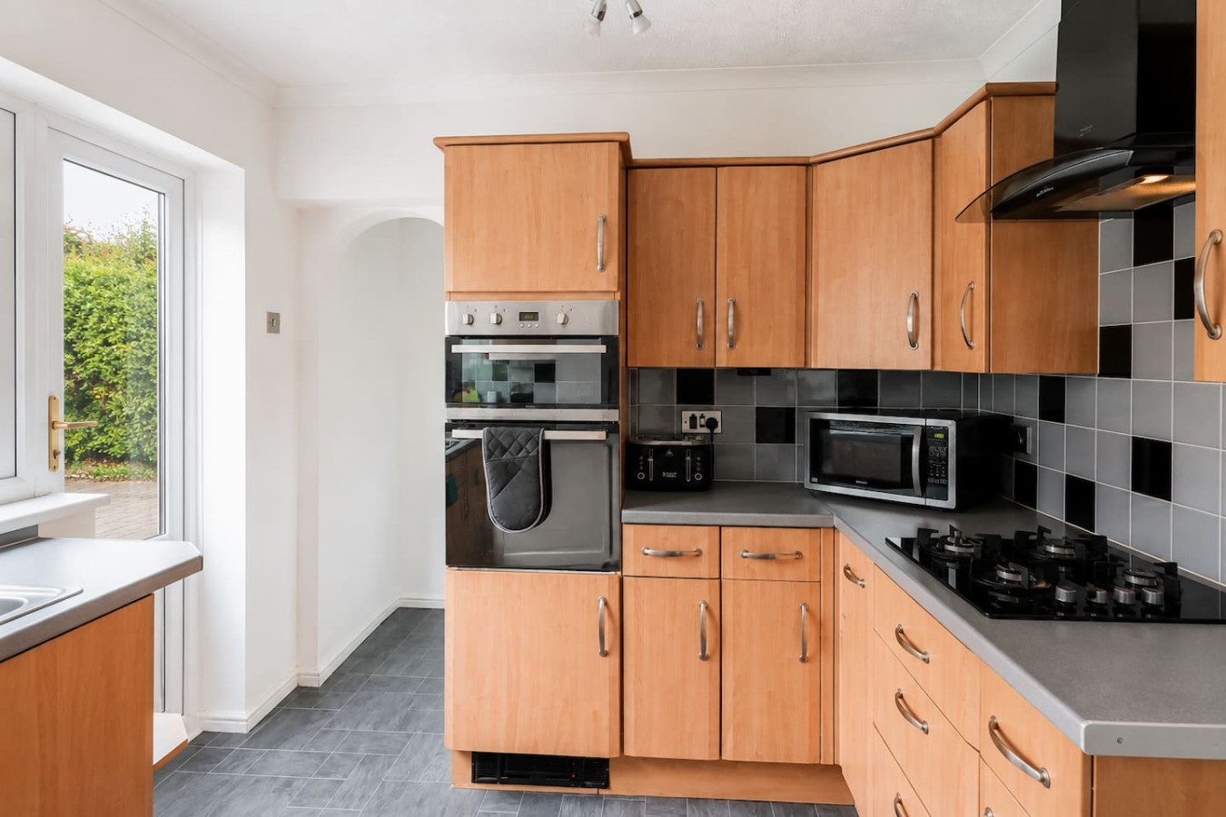 Cosy Bungalow | Sleeps 7 | Free Hot Tub and WiFi in 296 Nel Pan Lane - Property image 8 - VivreStays