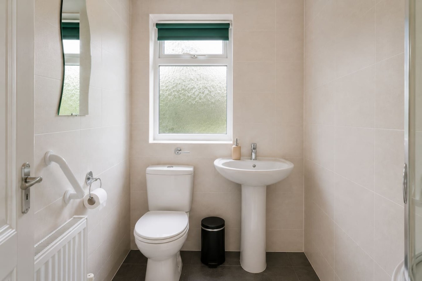 Cosy Bungalow | Sleeps 7 | Free Hot Tub and WiFi in 296 Nel Pan Lane - Property image 10 - VivreStays