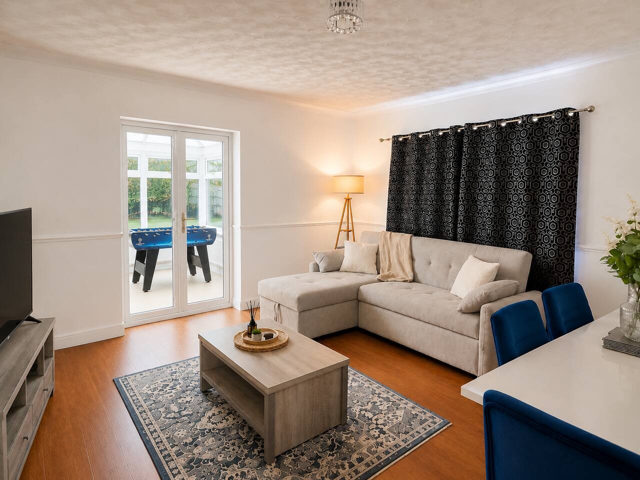 Cosy Bungalow | Sleeps 7 | Free Hot Tub and WiFi in 296 Nel Pan Lane - Property image 3 - VivreStays