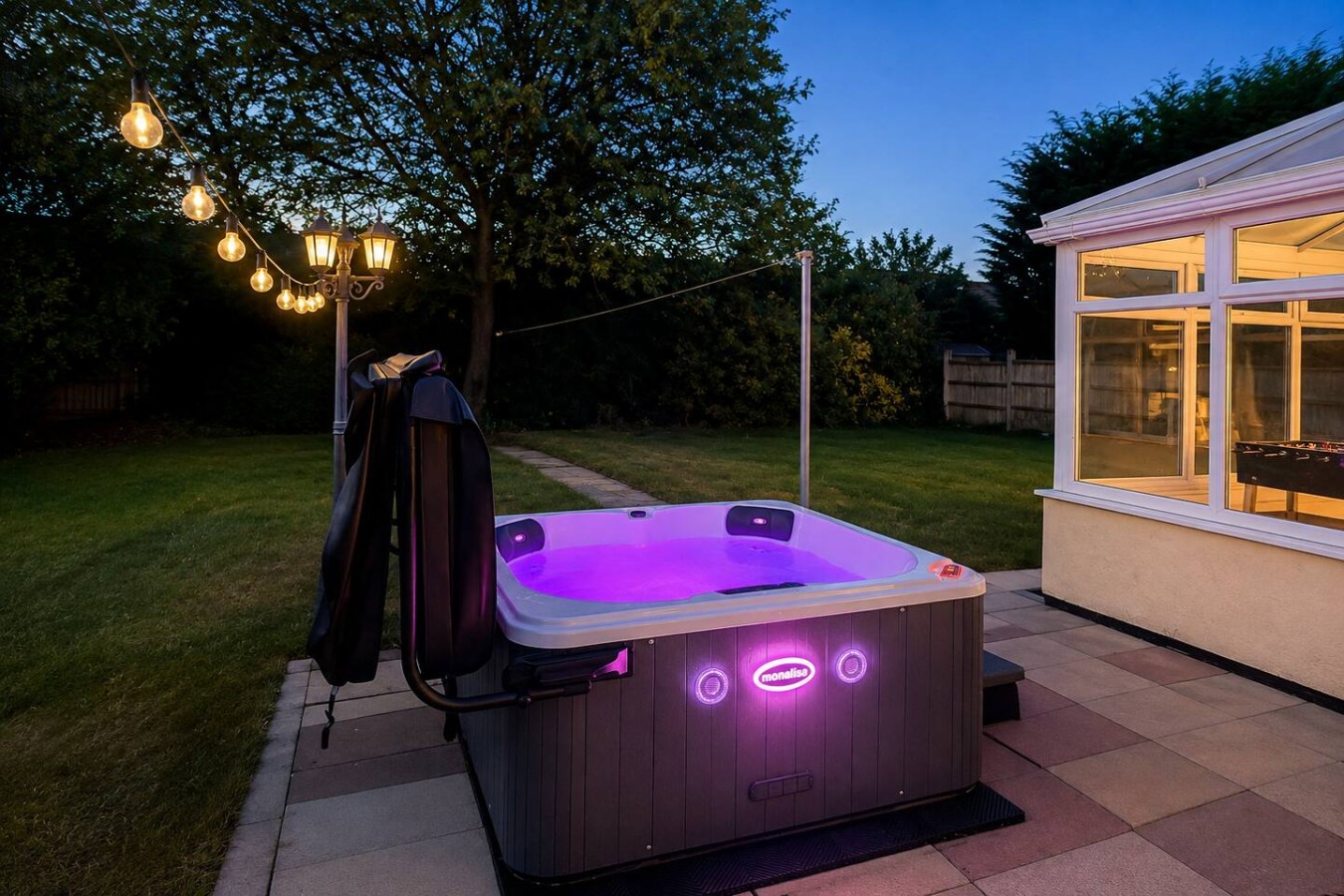 Cosy Bungalow | Sleeps 7 | Free Hot Tub and WiFi in 296 Nel Pan Lane - Property image 5 - VivreStays