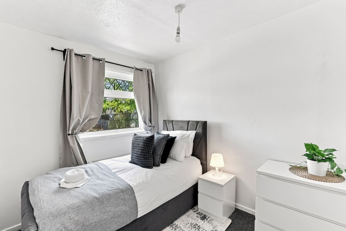 Arbour View Houses • 6 Bedrooms • Sleeps 10 • FreeParking • Fast WiFi • Smart TVs • Self-Check-In in 2 Arbour View Court - Property image 38 - VivreStays