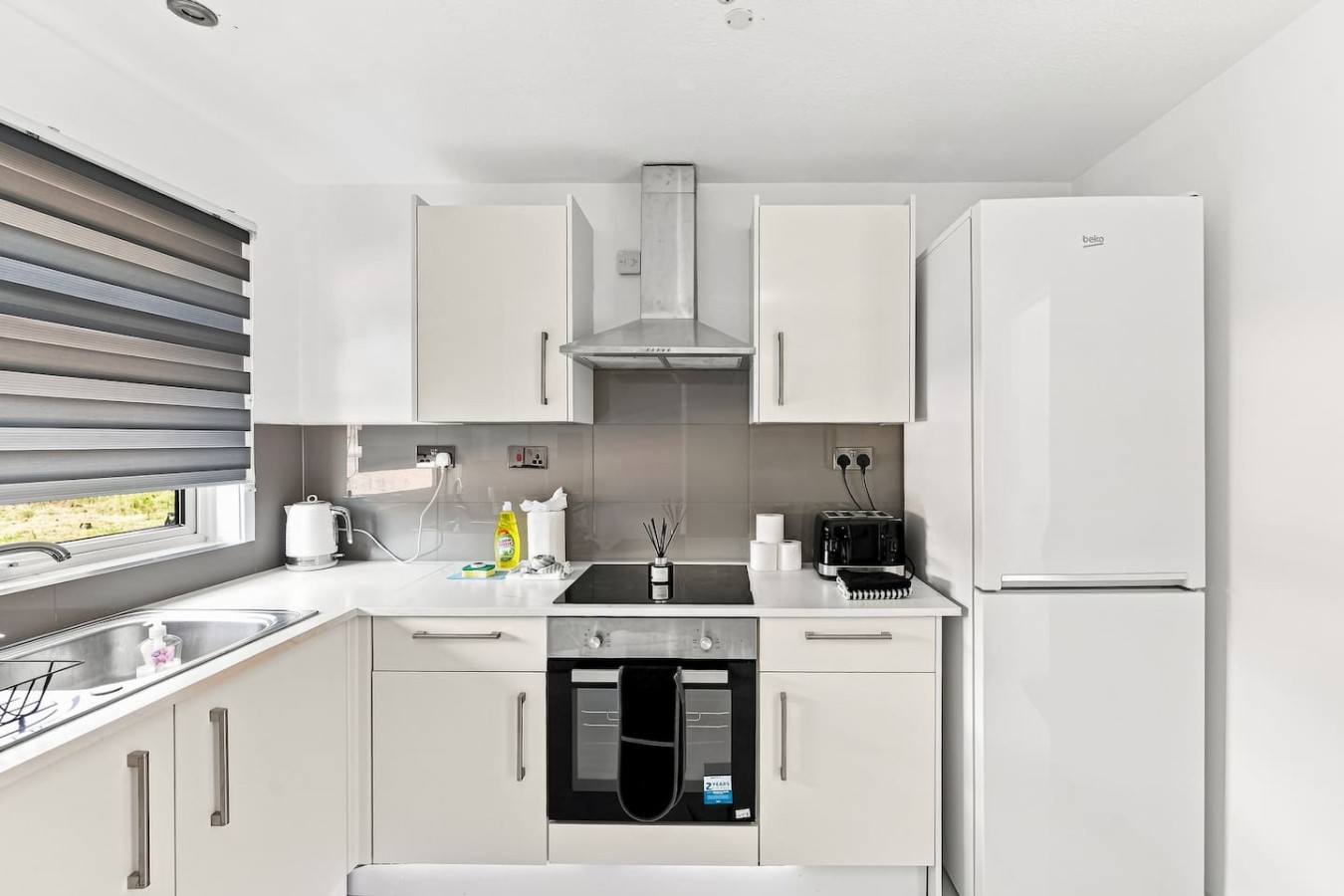 Arbour View Houses • 6 Bedrooms • Sleeps 10 • FreeParking • Fast WiFi • Smart TVs • Self-Check-In in 2 Arbour View Court - Property image 42 - VivreStays