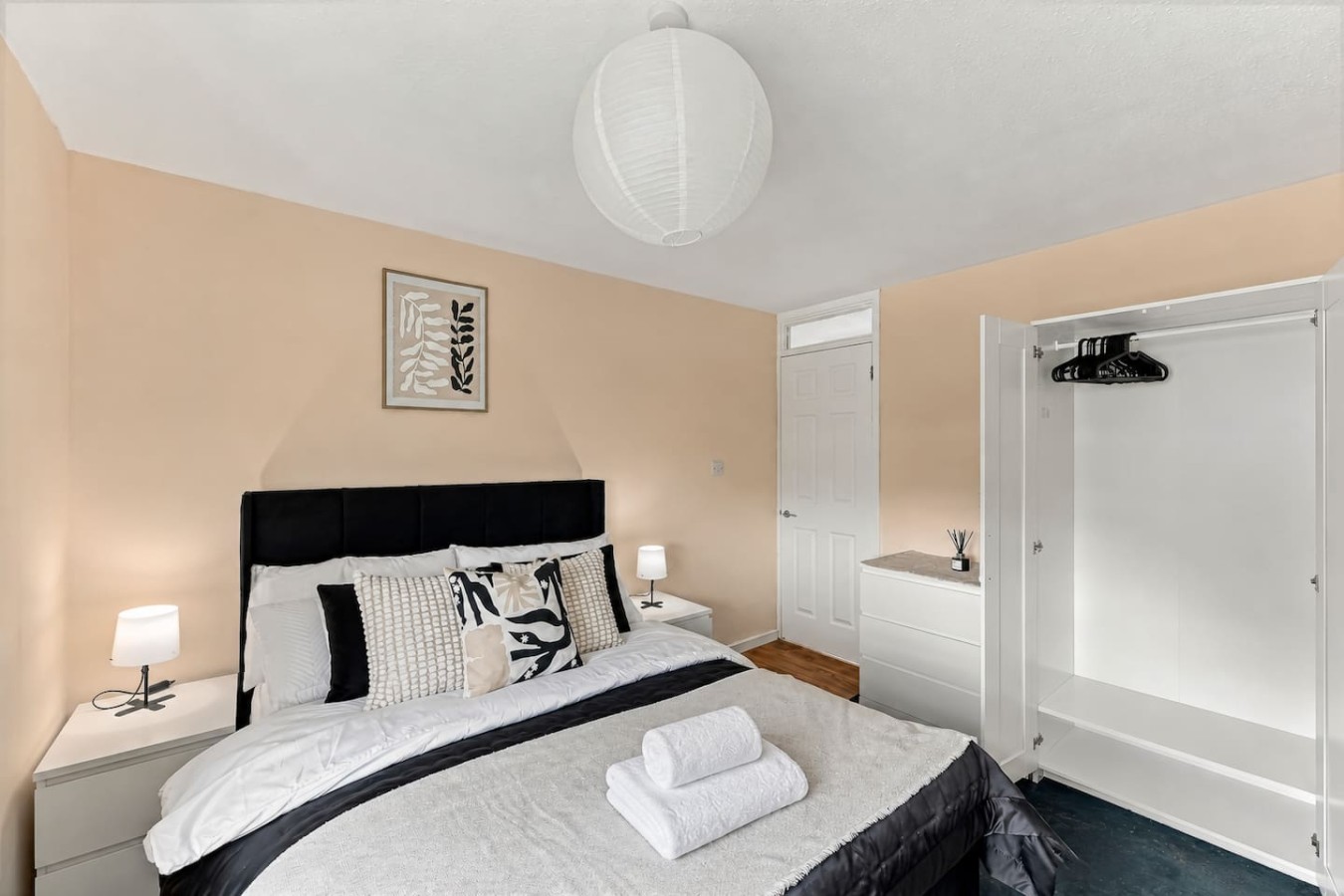 Arbour View Houses • 6 Bedrooms • Sleeps 10 • FreeParking • Fast WiFi • Smart TVs • Self-Check-In in 2 Arbour View Court - Property image 9 - VivreStays