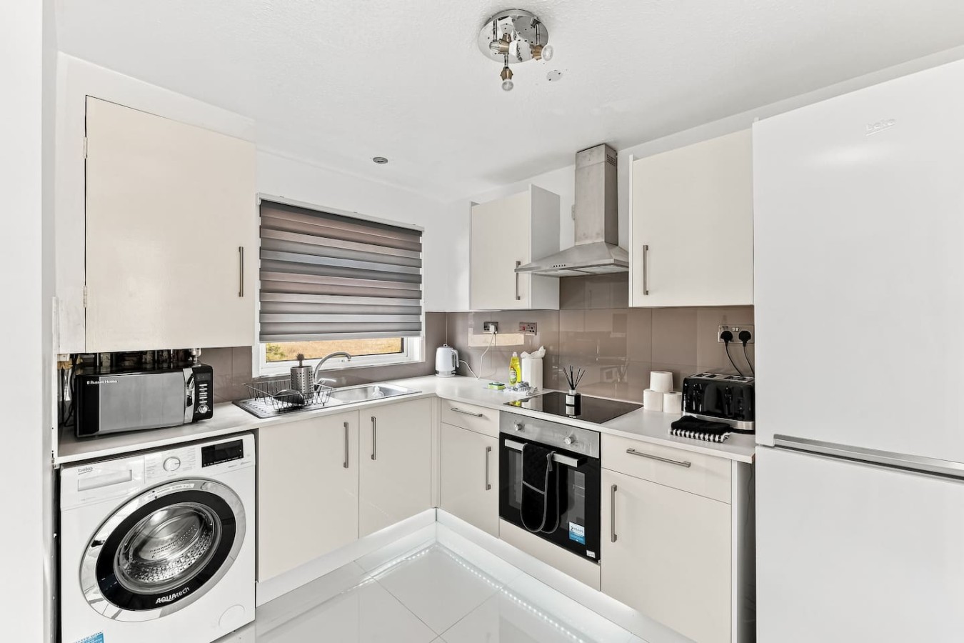 Arbour View Houses • 6 Bedrooms • Sleeps 10 • FreeParking • Fast WiFi • Smart TVs • Self-Check-In in 2 Arbour View Court - Property image 41 - VivreStays