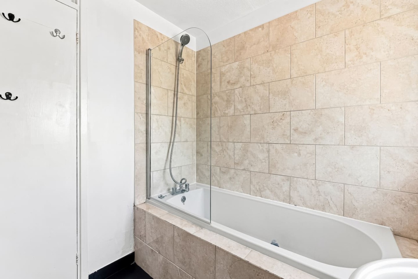 Arbour View Houses • 6 Bedrooms • Sleeps 10 • FreeParking • Fast WiFi • Smart TVs • Self-Check-In in 2 Arbour View Court - Property image 31 - VivreStays