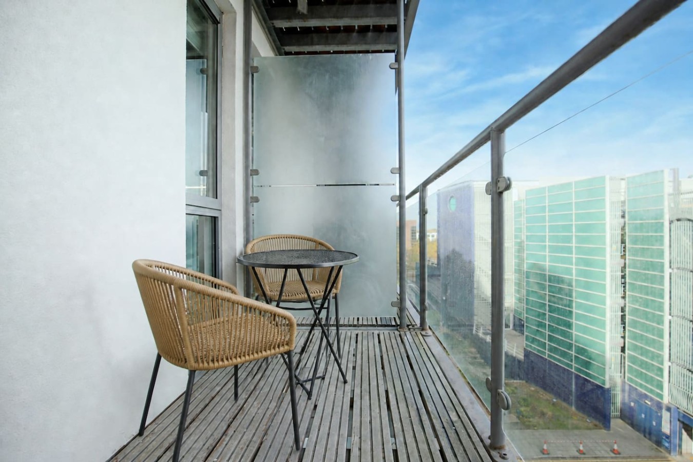 Dakota Apartment @ The Hub • City Centre • Balcony • Free Parking • Work Desk • Fast Wifi • Self-Check-In in 50 Mortimer Square - Property image 3 - VivreStays
