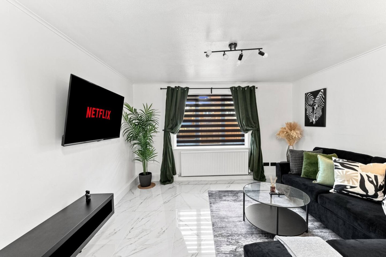 Candleford House • Newly Refurbished • Sleeps 5 • Free Parking • Fast Wifi • Smart TV • Self-Check-In in 10 Candleford - Property image 23 - VivreStays