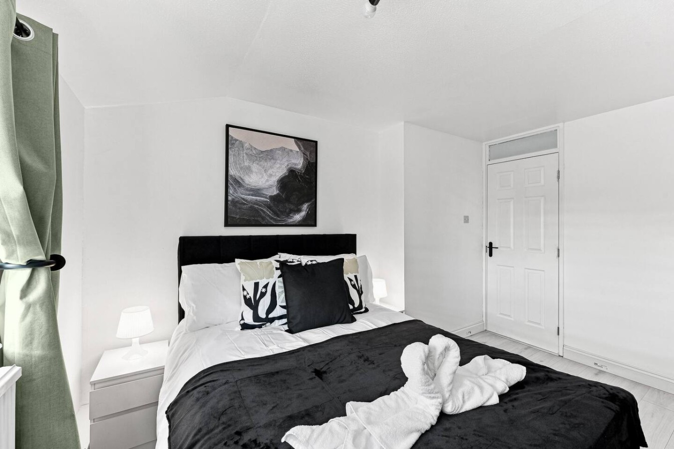 Candleford House • Newly Refurbished • Sleeps 5 • Free Parking • Fast Wifi • Smart TV • Self-Check-In in 10 Candleford - Property image 10 - VivreStays