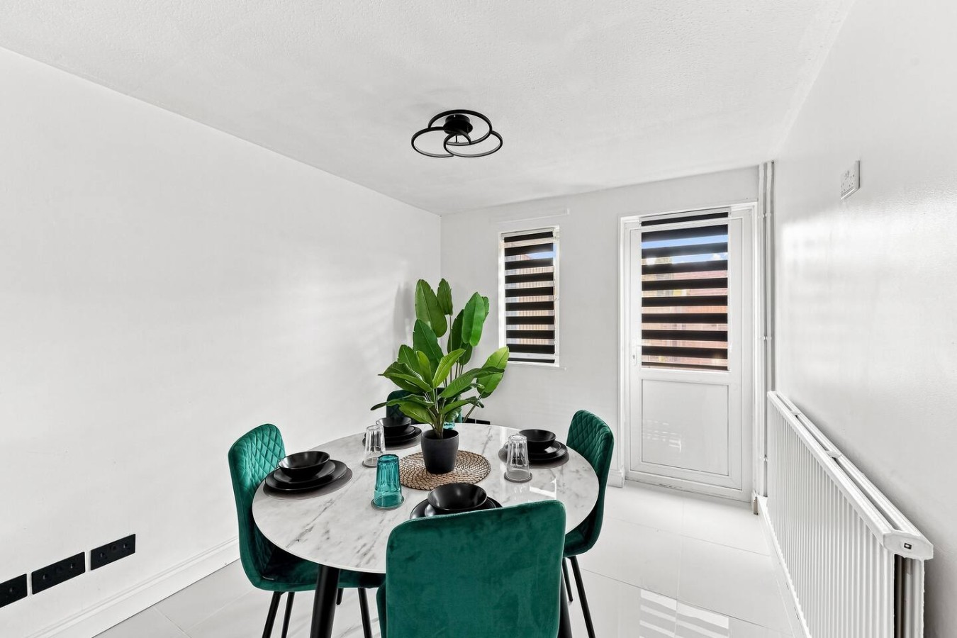 Candleford House • Newly Refurbished • Sleeps 5 • Free Parking • Fast Wifi • Smart TV • Self-Check-In in 10 Candleford - Property image 21 - VivreStays