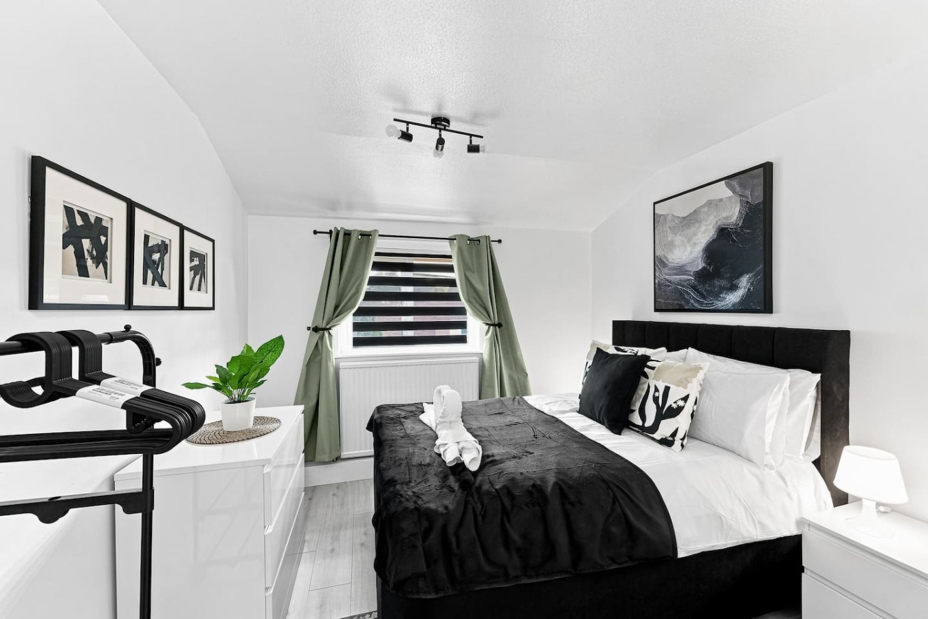 Candleford House • Newly Refurbished • Sleeps 5 • Free Parking • Fast Wifi • Smart TV • Self-Check-In in 10 Candleford - Property image 9 - VivreStays