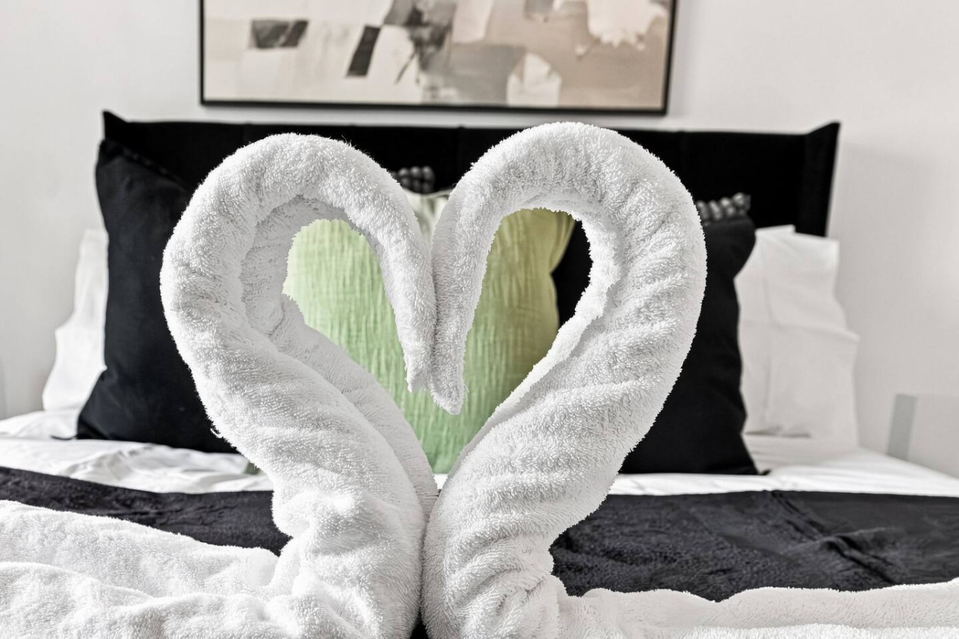 Candleford House • Newly Refurbished • Sleeps 5 • Free Parking • Fast Wifi • Smart TV • Self-Check-In in 10 Candleford - Property image 4 - VivreStays