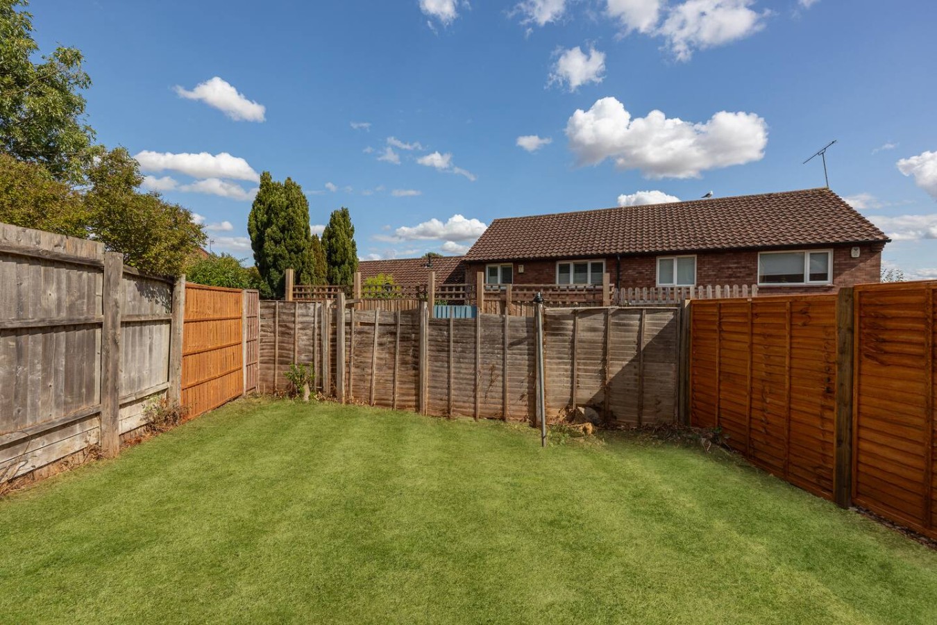 Candleford House • Newly Refurbished • Sleeps 5 • Free Parking • Fast Wifi • Smart TV • Self-Check-In in 10 Candleford - Property image 30 - VivreStays