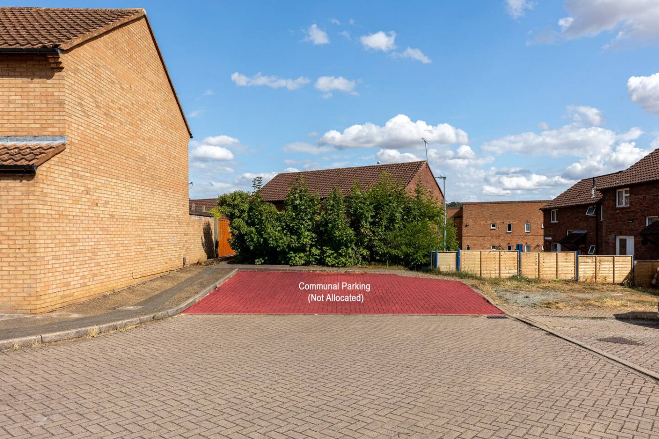 Candleford House • Newly Refurbished • Sleeps 5 • Free Parking • Fast Wifi • Smart TV • Self-Check-In in 10 Candleford - Property image 32 - VivreStays