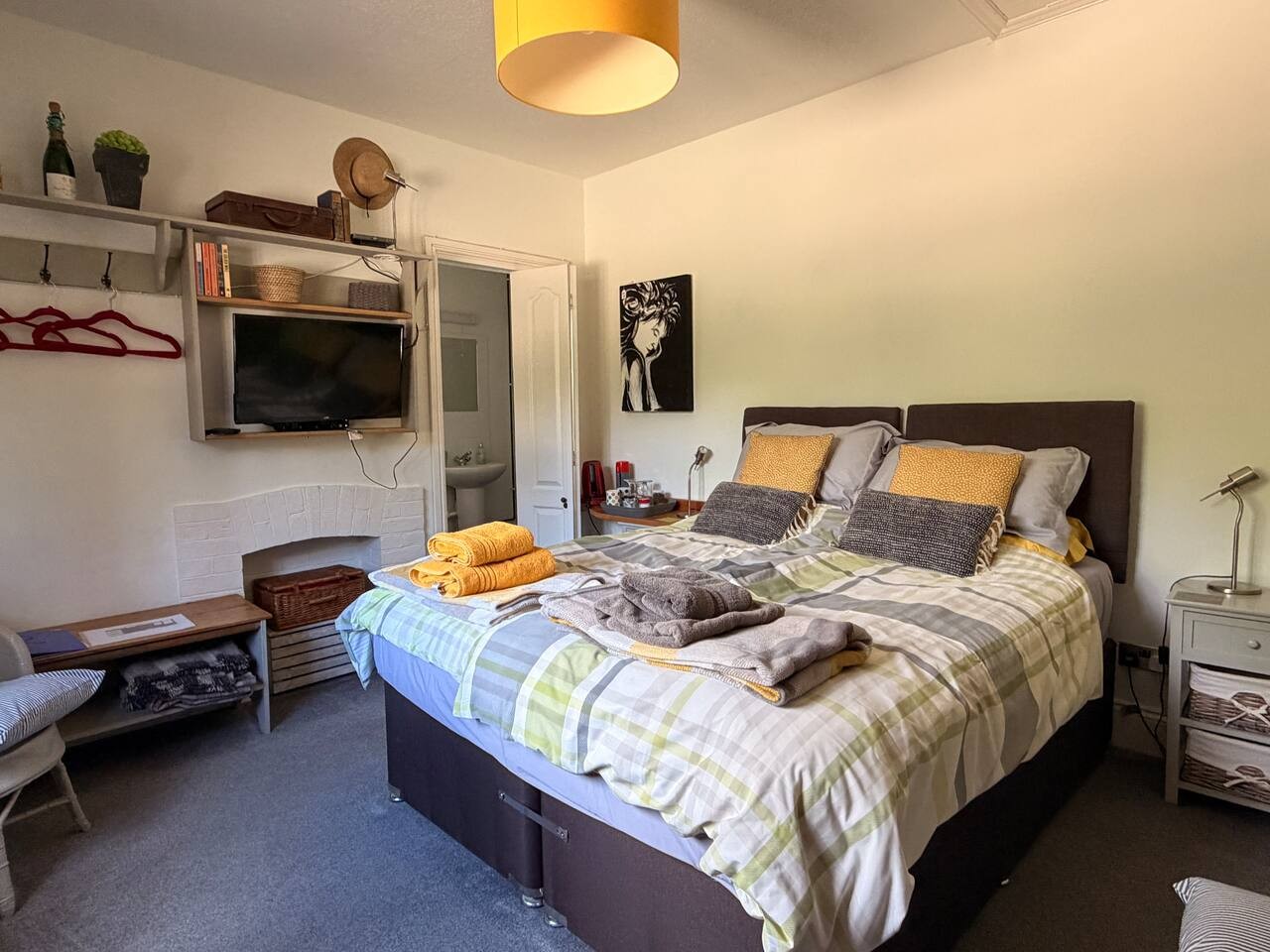 The Robins by Yoko Property in 66 Peachfield Road - Property image 12 - VivreStays