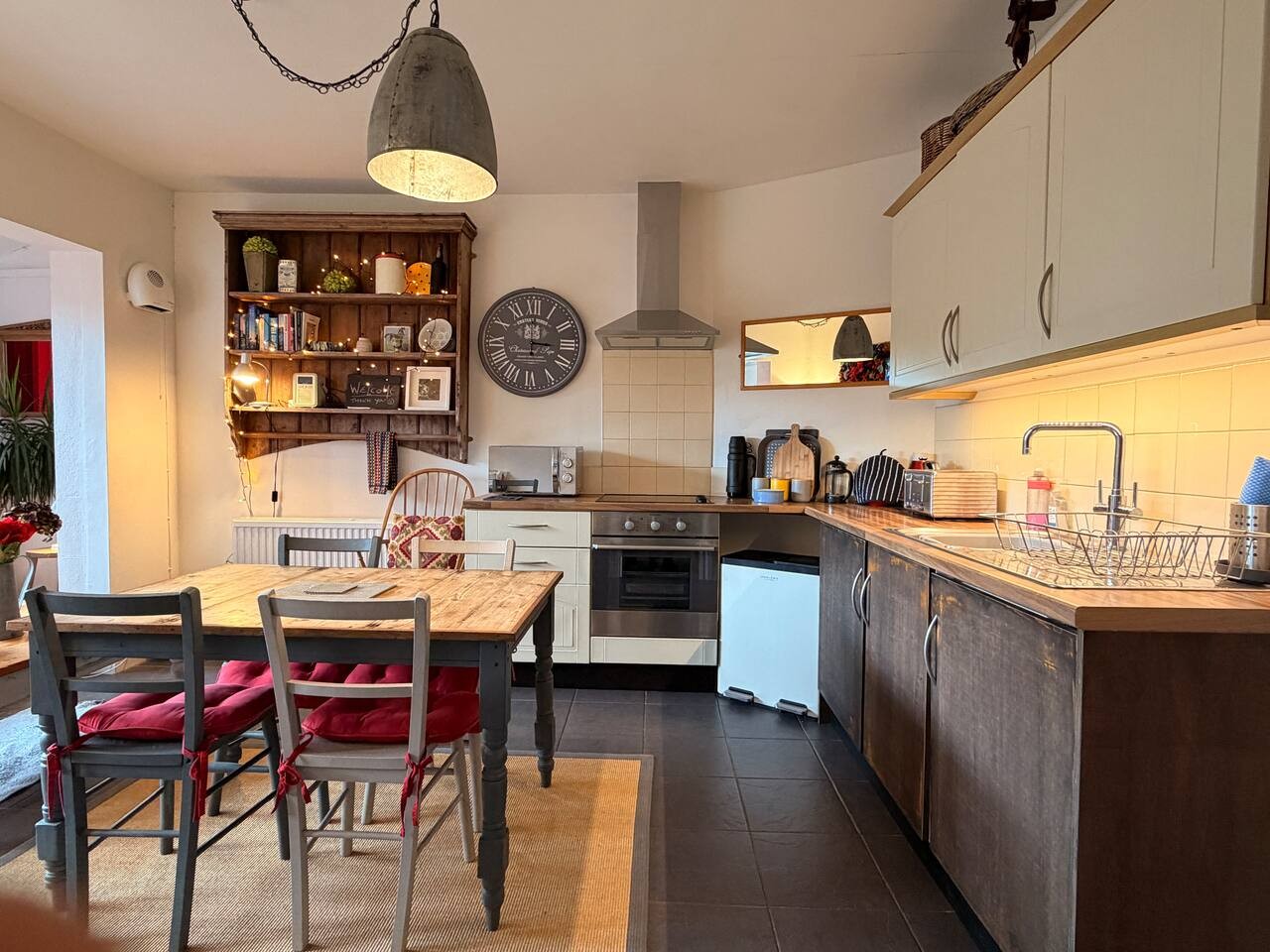 The Robins by Yoko Property in 66 Peachfield Road - Property image 2 - VivreStays