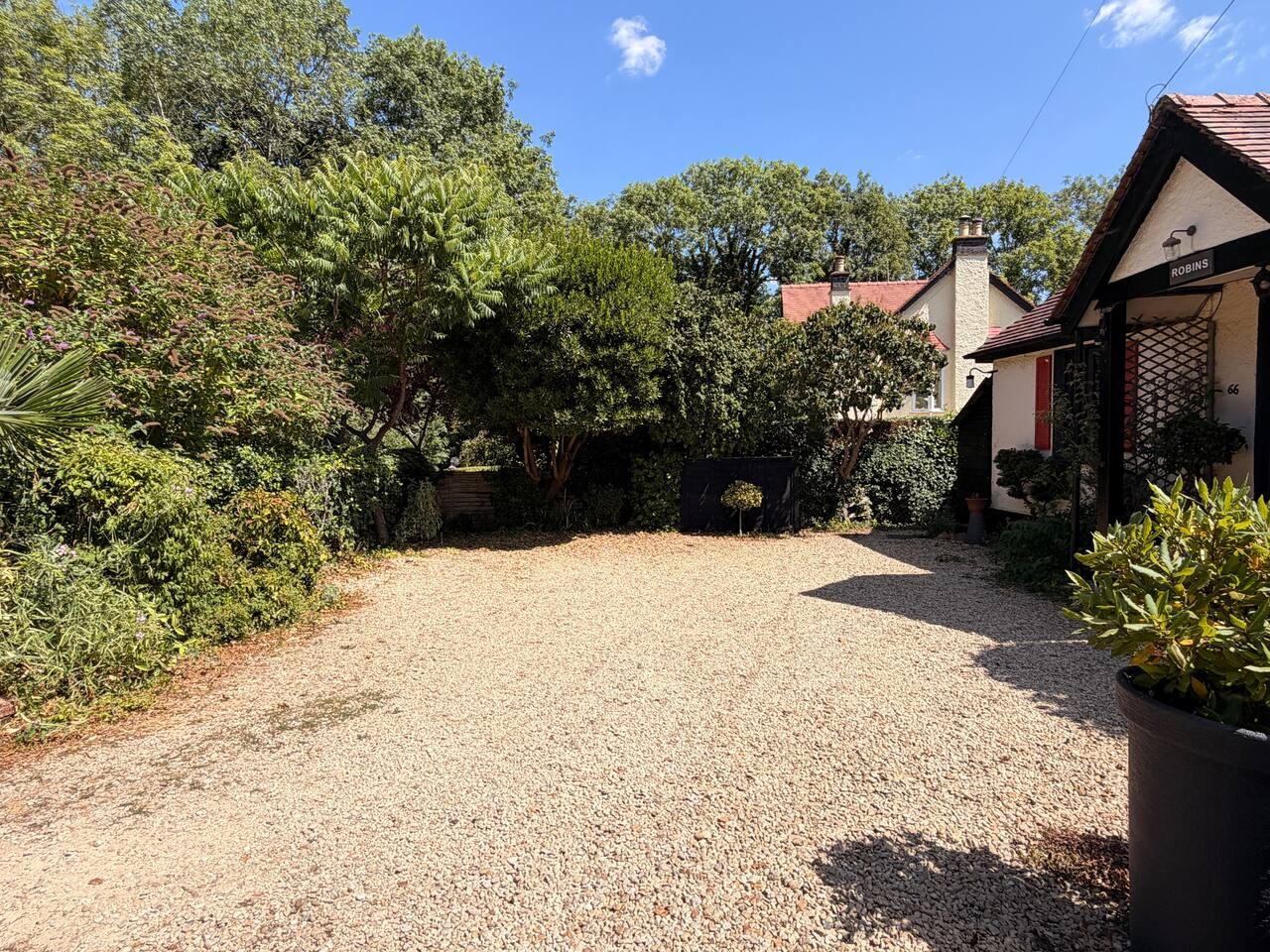 The Robins by Yoko Property in 66 Peachfield Road - Property image 18 - VivreStays