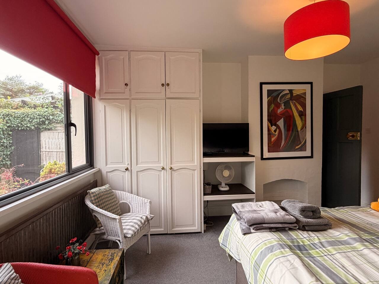 The Robins by Yoko Property in 66 Peachfield Road - Property image 10 - VivreStays