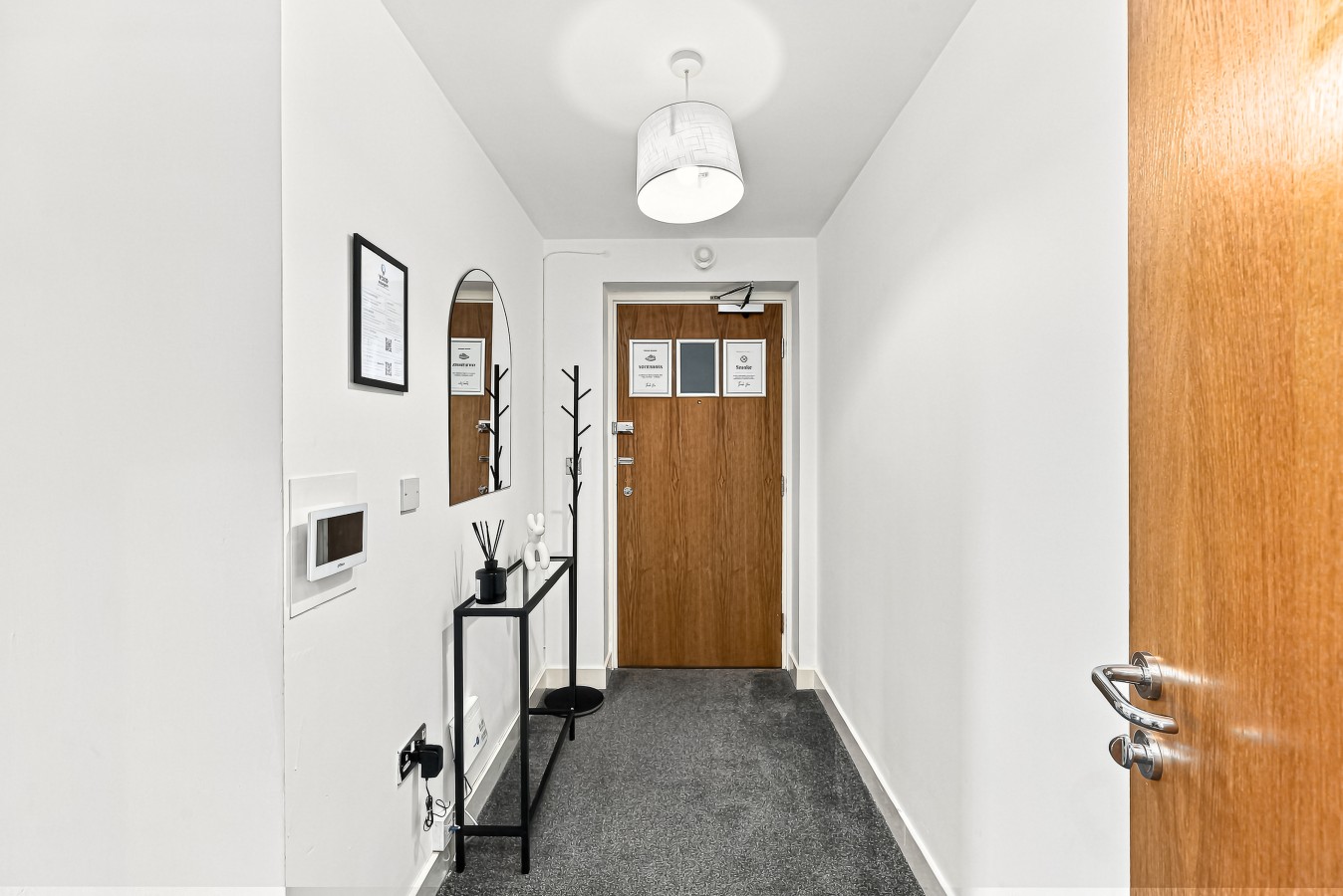 Luxury Flat • City Centre • Balcony • Free Parking • Fast WiFi • Work Desk • SmartTVs in 325 South Row Flat 72 - Property image 18 - VivreStays