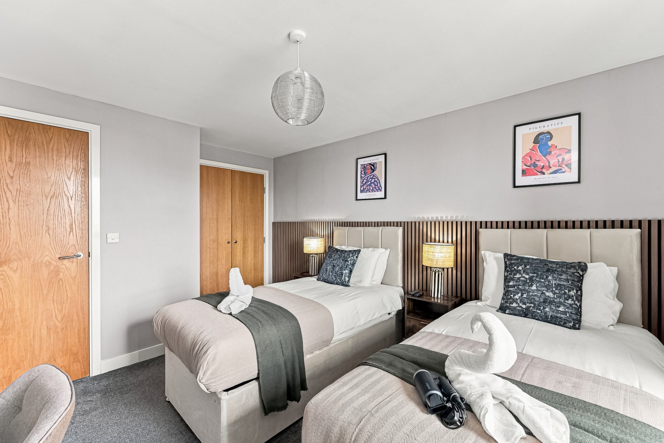 Luxury Flat • City Centre • Balcony • Free Parking • Fast WiFi • Work Desk • SmartTVs in 325 South Row Flat 72 - Property image 2 - VivreStays