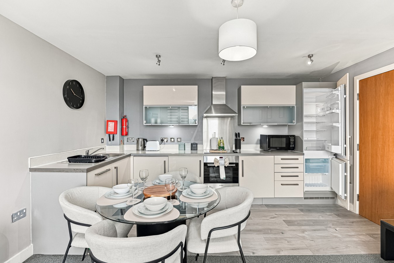 Luxury Flat • City Centre • Balcony • Free Parking • Fast WiFi • Work Desk • SmartTVs in 325 South Row Flat 72 - Property image 14 - VivreStays