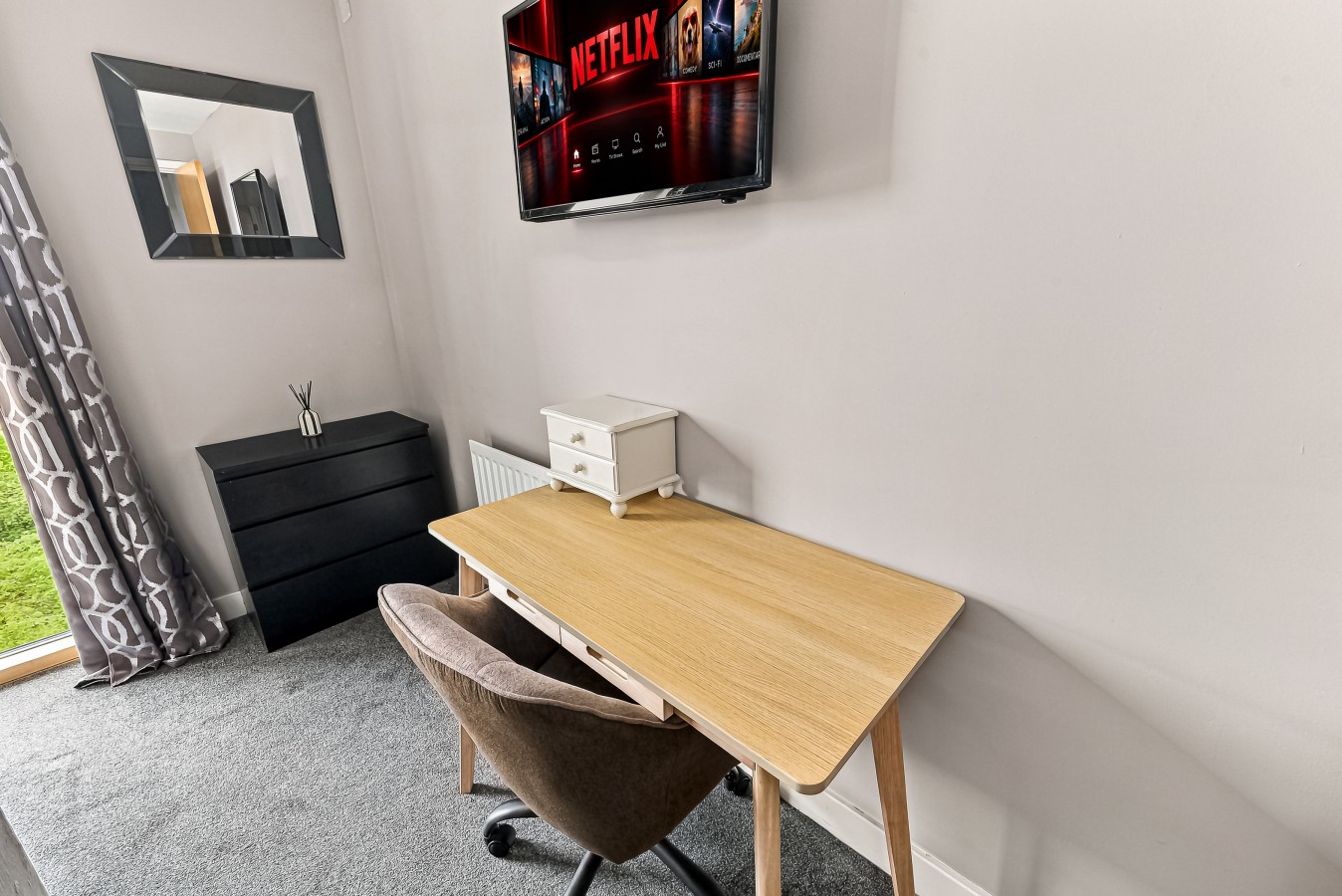Luxury Flat • City Centre • Balcony • Free Parking • Fast WiFi • Work Desk • SmartTVs in 325 South Row Flat 72 - Property image 6 - VivreStays