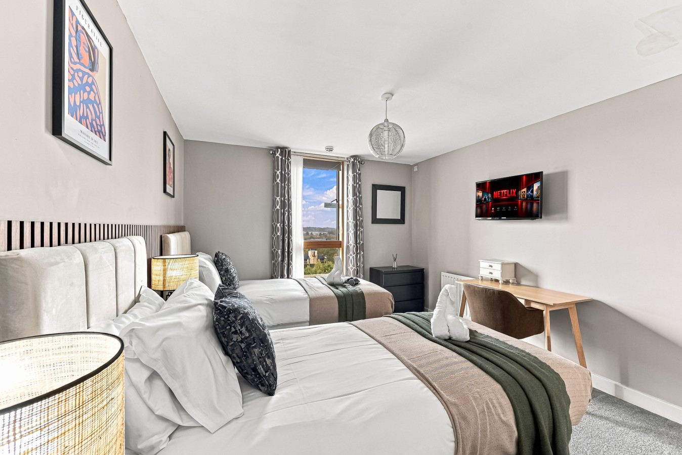 Luxury Flat • City Centre • Balcony • Free Parking • Fast WiFi • Work Desk • SmartTVs in 325 South Row Flat 72 - Property image 5 - VivreStays