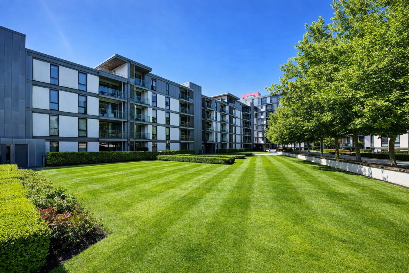 Luxury Flat • City Centre • Balcony • Free Parking • Fast WiFi • Work Desk • SmartTVs in 325 South Row Flat 72 - Property image 25 - VivreStays