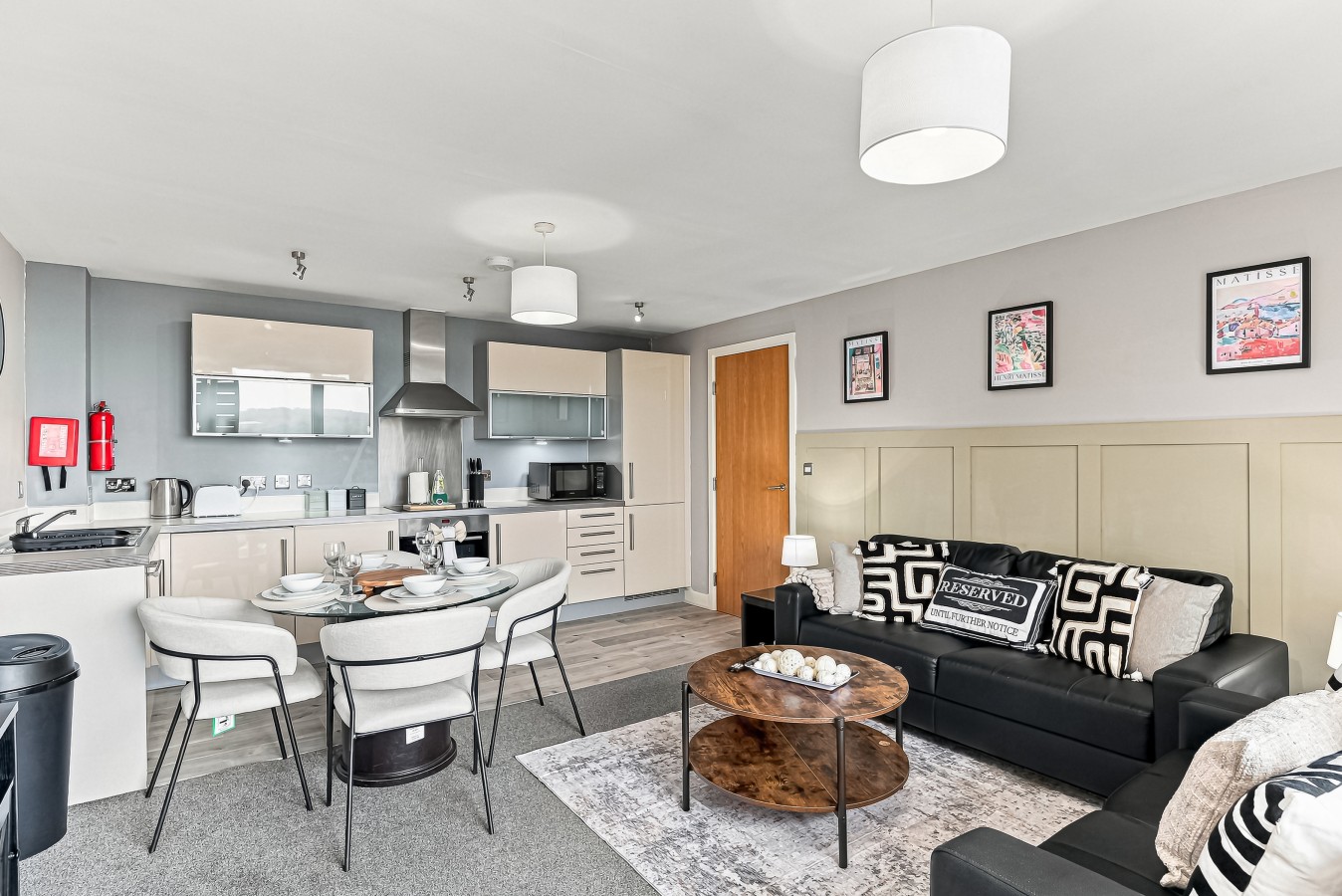 Luxury Flat • City Centre • Balcony • Free Parking • Fast WiFi • Work Desk • SmartTVs in 325 South Row Flat 72 - Property image 12 - VivreStays