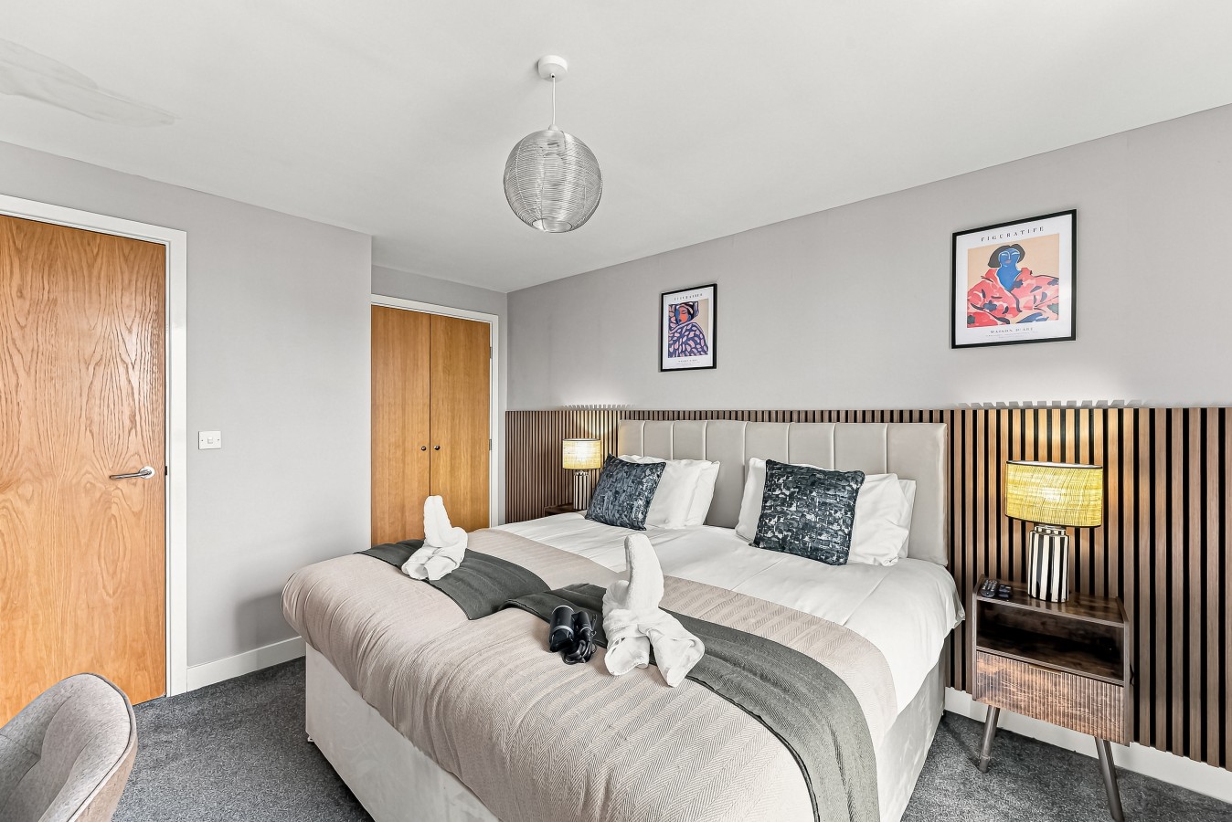 Luxury Flat • City Centre • Balcony • Free Parking • Fast WiFi • Work Desk • SmartTVs in 325 South Row Flat 72 - Property image 3 - VivreStays