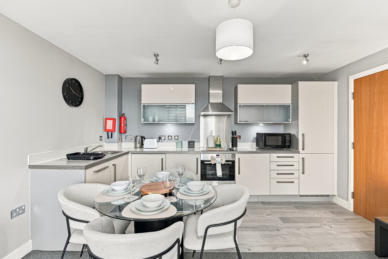 Luxury Flat • City Centre • Balcony • Free Parking • Fast WiFi • Work Desk • SmartTVs in 325 South Row Flat 72 - Property image 13 - VivreStays