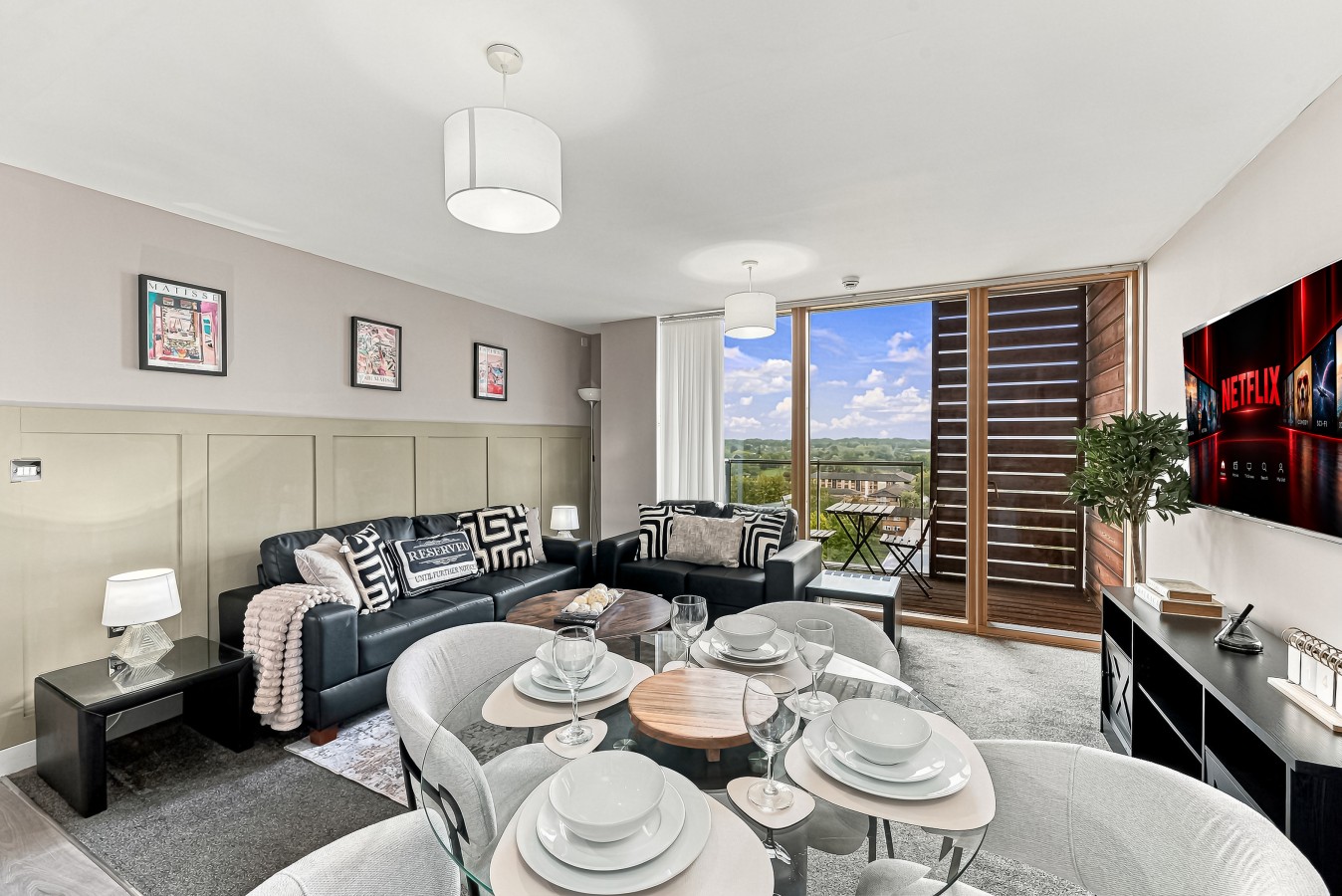 Luxury Flat • City Centre • Balcony • Free Parking • Fast WiFi • Work Desk • SmartTVs in 325 South Row Flat 72 - Property image 7 - VivreStays