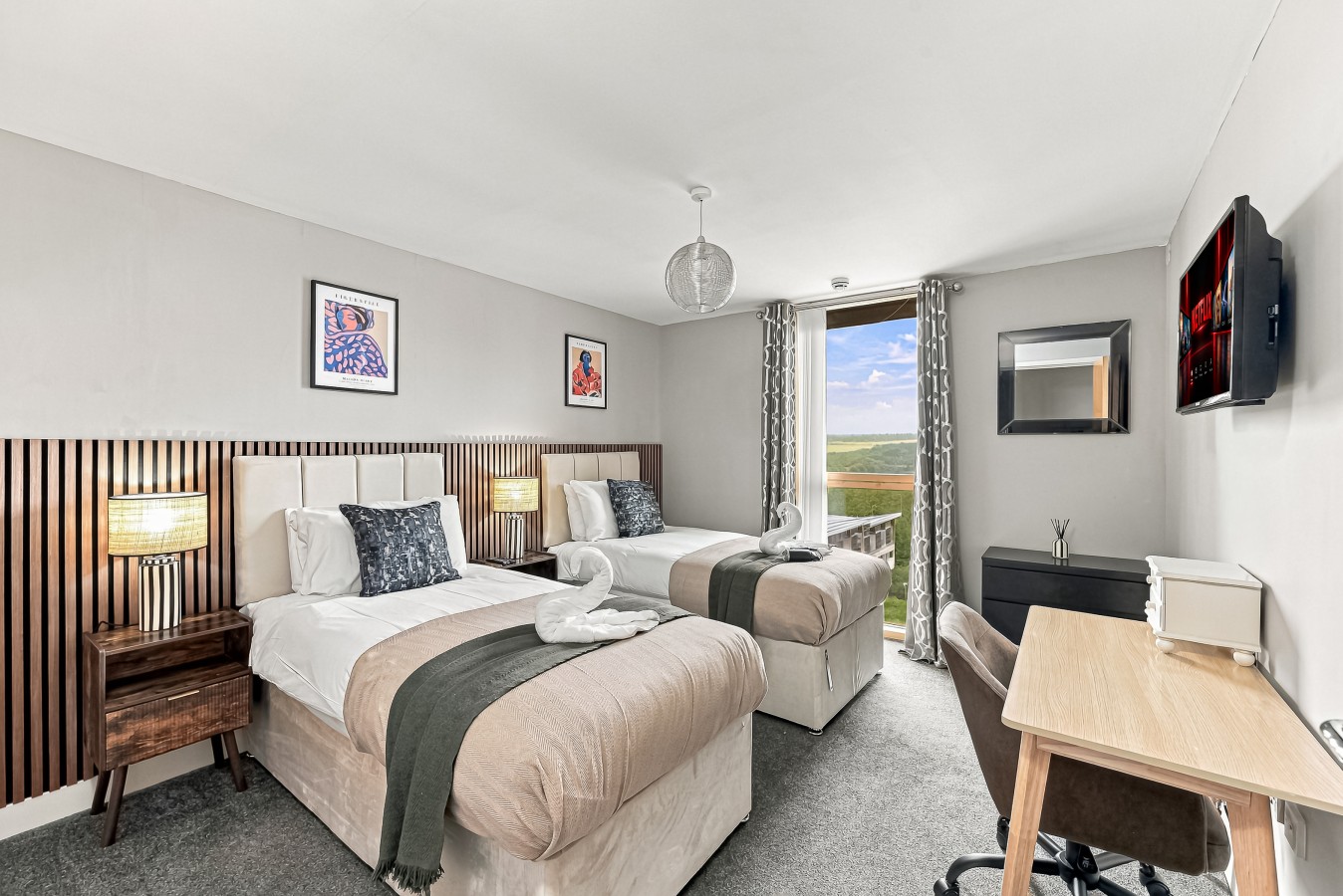 Luxury Flat • City Centre • Balcony • Free Parking • Fast WiFi • Work Desk • SmartTVs in 325 South Row Flat 72 - Property image 4 - VivreStays