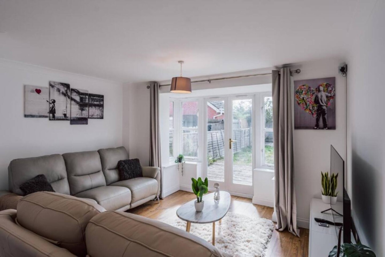 Oriel House • Sleeps 6 • Free Parking • Work Desk • Fast WIFI • Self-Check-In in 67 Oriel Close - Property image 10 - VivreStays