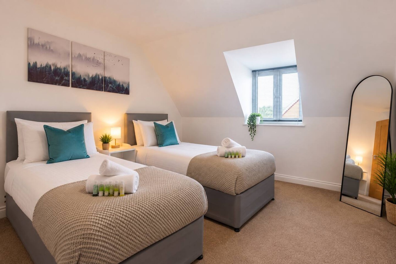 Oriel House • Sleeps 6 • Free Parking • Work Desk • Fast WIFI • Self-Check-In in 67 Oriel Close - Property image 4 - VivreStays