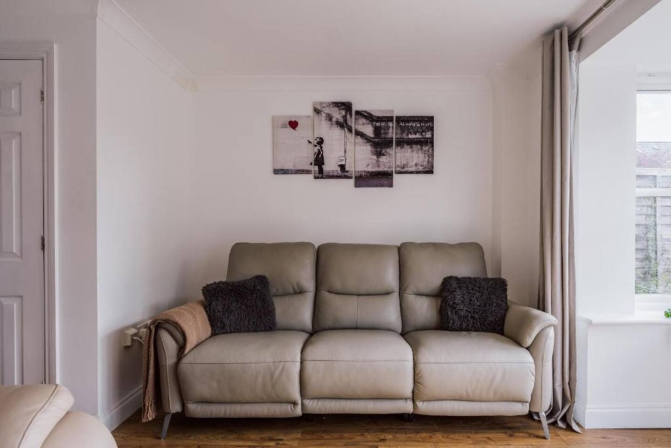 Oriel House • Sleeps 6 • Free Parking • Work Desk • Fast WIFI • Self-Check-In in 67 Oriel Close - Property image 11 - VivreStays