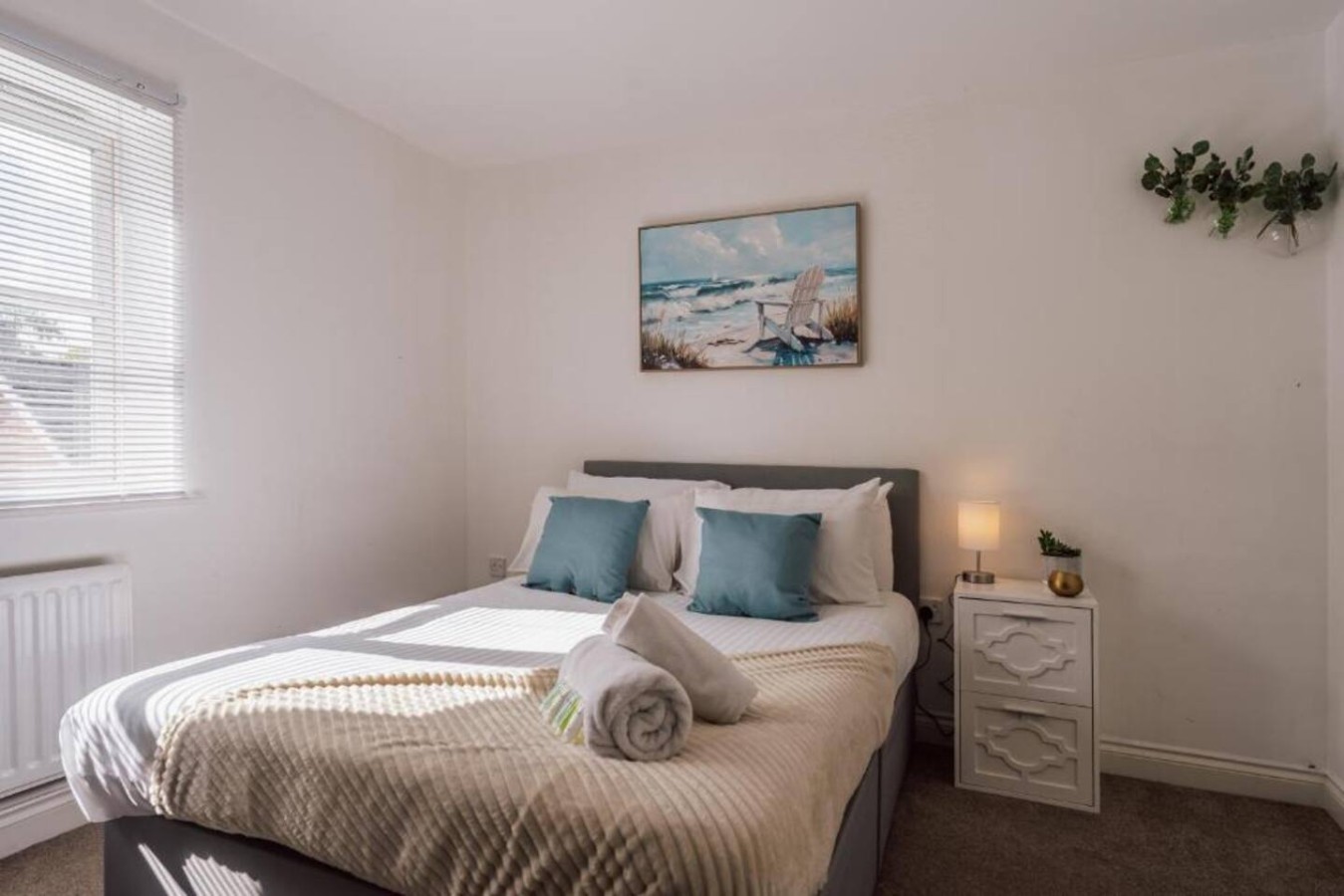 Oriel House • Sleeps 6 • Free Parking • Work Desk • Fast WIFI • Self-Check-In in 67 Oriel Close - Property image 8 - VivreStays
