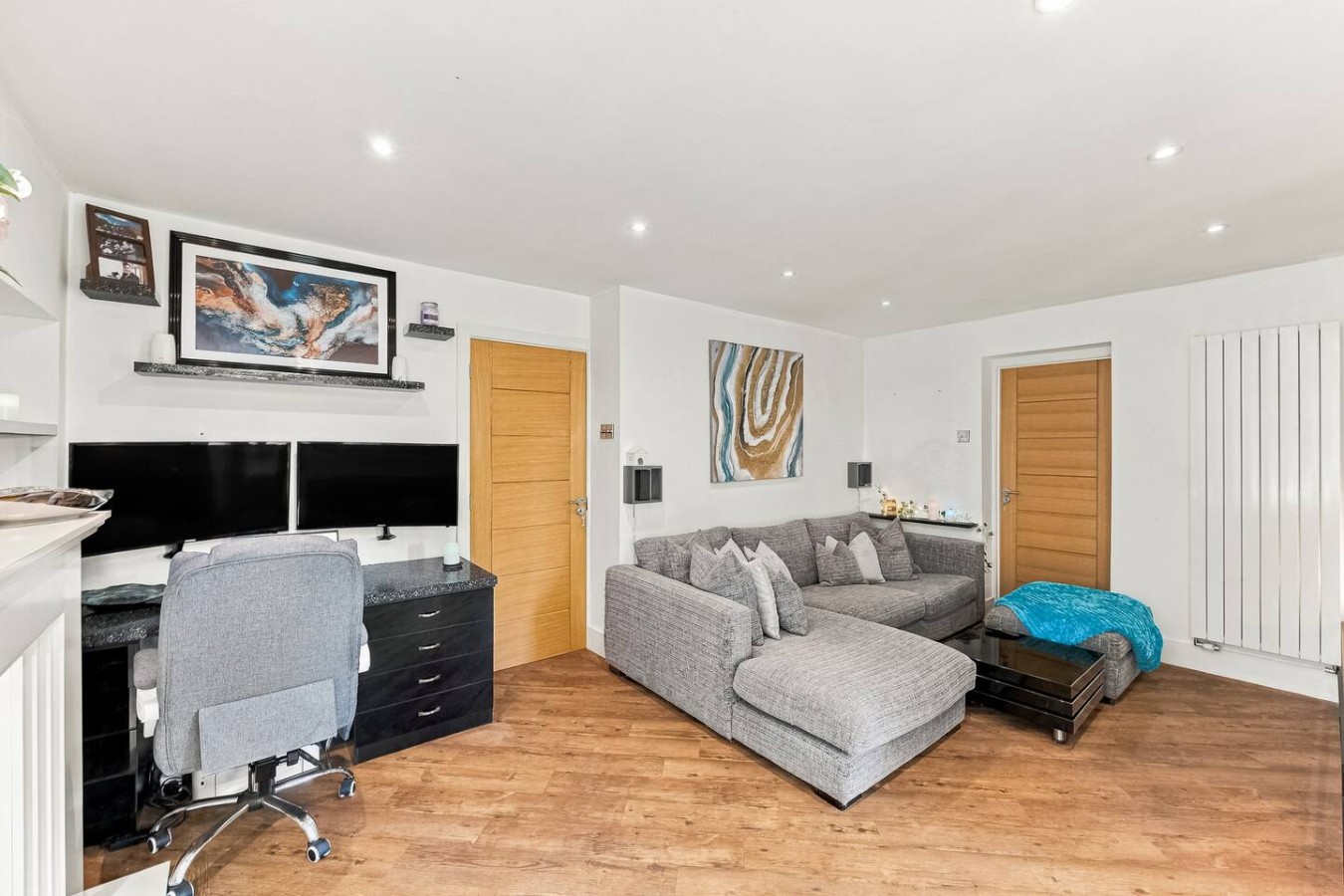 Ashcombe House • Sleeps 9 • Pool Table • Office / Snug Room • Sky TV • Xbox • Driveway Parking in Broadview Gardens - Property image 16 - VivreStays