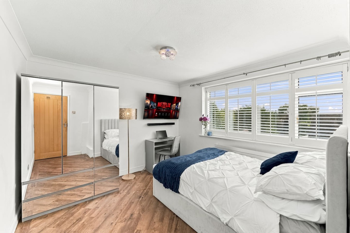 Ashcombe House • Sleeps 9 • Pool Table • Office / Snug Room • Sky TV • Xbox • Driveway Parking in Broadview Gardens - Property image 20 - VivreStays