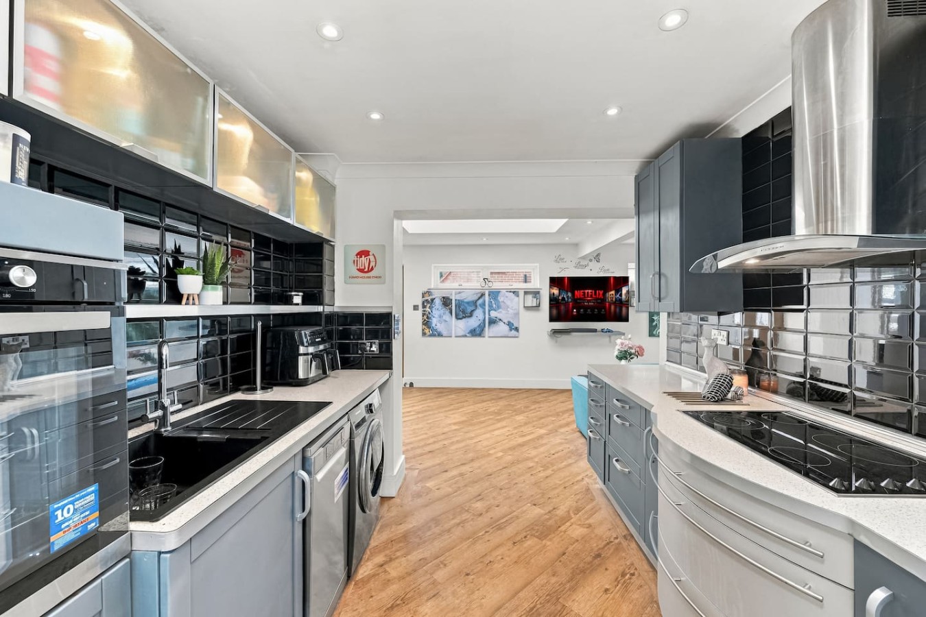 Ashcombe House • Sleeps 9 • Pool Table • Office / Snug Room • Sky TV • Xbox • Driveway Parking in Broadview Gardens - Property image 14 - VivreStays