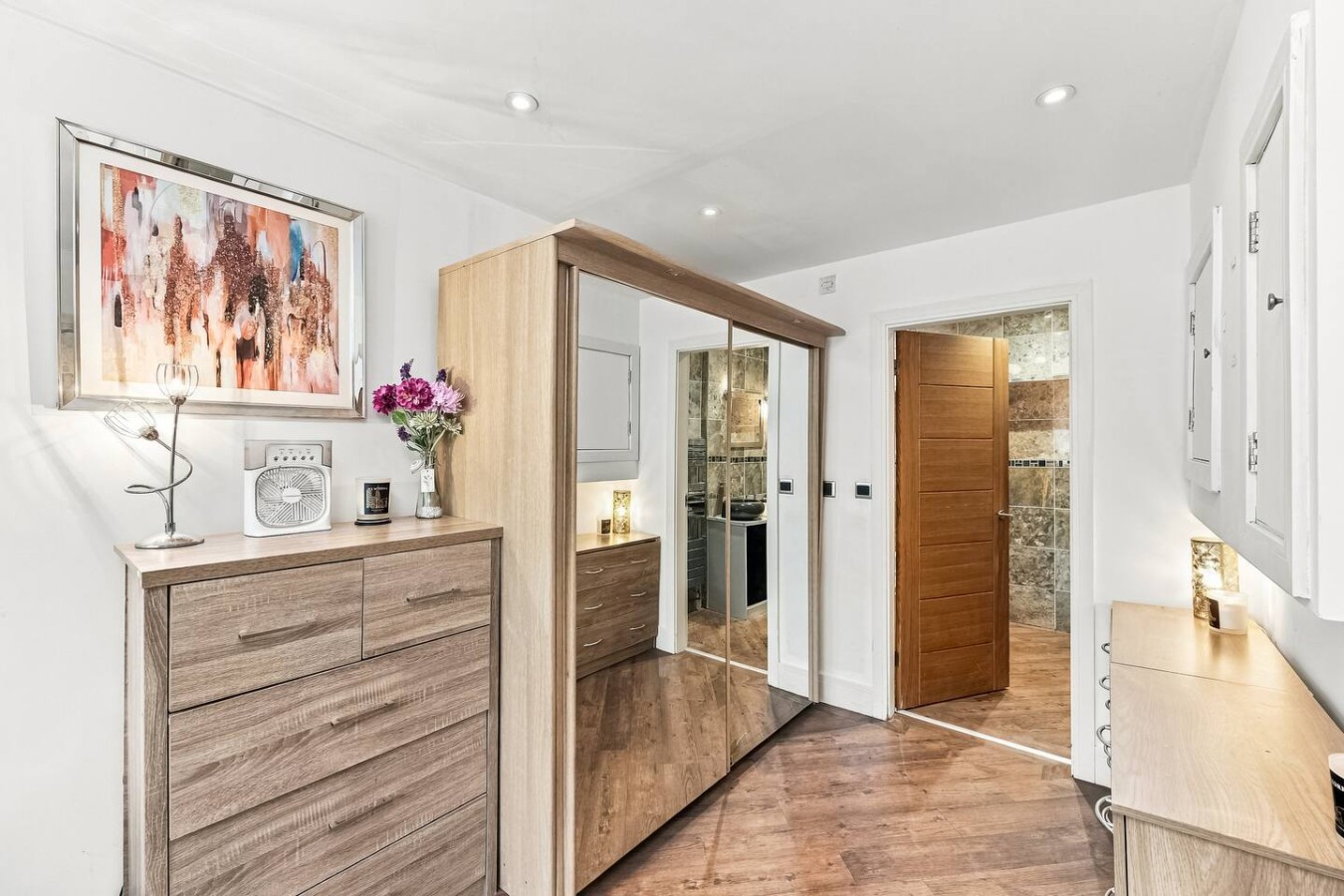 Ashcombe House • Sleeps 9 • Pool Table • Office / Snug Room • Sky TV • Xbox • Driveway Parking in Broadview Gardens - Property image 32 - VivreStays