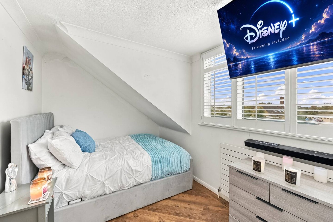 Ashcombe House • Sleeps 9 • Pool Table • Office / Snug Room • Sky TV • Xbox • Driveway Parking in Broadview Gardens - Property image 27 - VivreStays