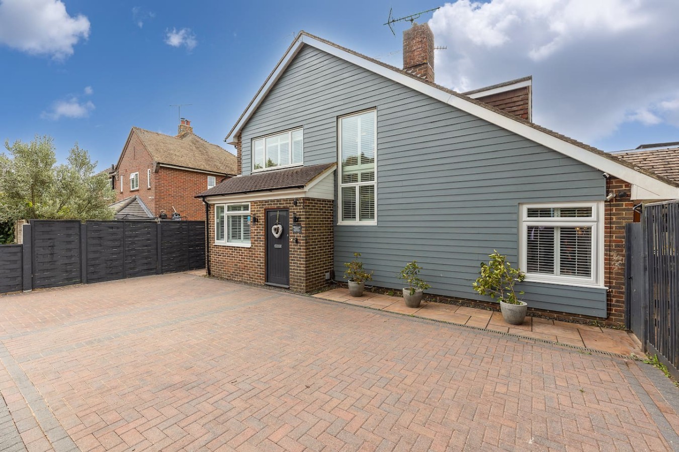 Ashcombe House • Sleeps 9 • Pool Table • Office / Snug Room • Sky TV • Xbox • Driveway Parking in Broadview Gardens - Property image 43 - VivreStays
