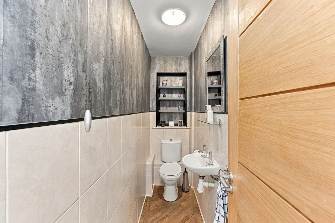 Ashcombe House • Sleeps 9 • Pool Table • Office / Snug Room • Sky TV • Xbox • Driveway Parking in Broadview Gardens - Property image 39 - VivreStays