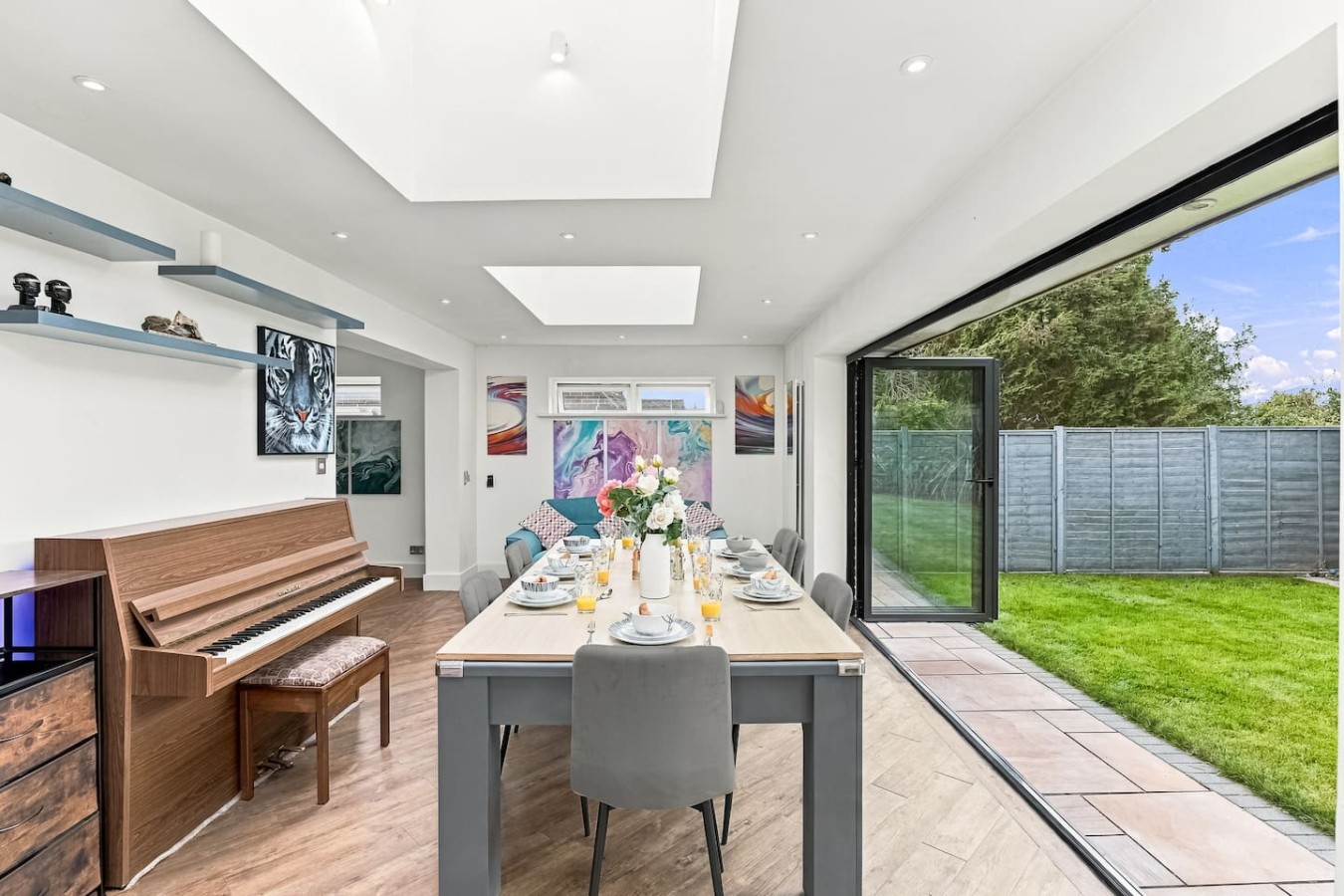 Ashcombe House • Sleeps 9 • Pool Table • Office / Snug Room • Sky TV • Xbox • Driveway Parking in Broadview Gardens - Property image 5 - VivreStays
